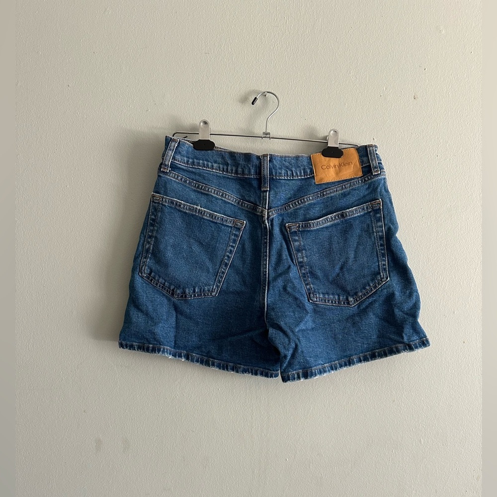 Calvin Klein 90’s fit mid thigh shorts size 29 - Picture 5 of 9
